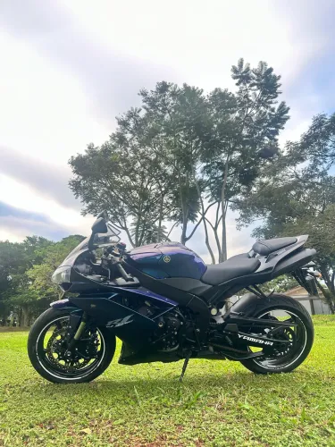 YAMAHA R1 2008 IMPECÁVEL