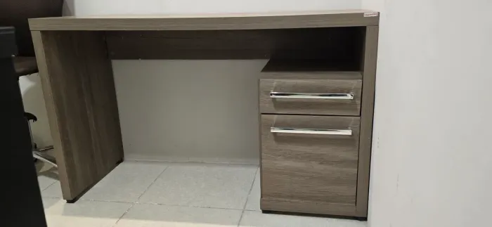 Escrivaninha /mesa de escritório