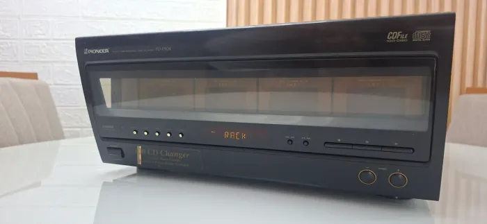 Toca CD Pioneer PD-F904 com controle remoto