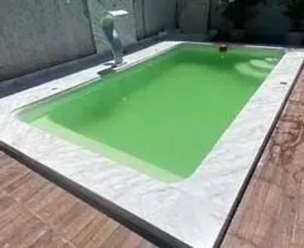 Piscina com 3 mts com casa de máquina 
