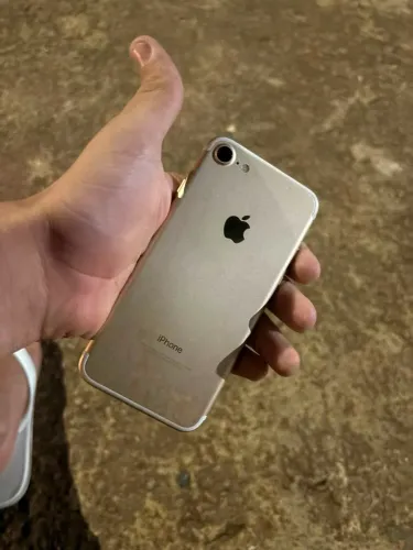 Vendo um iPhone 7 