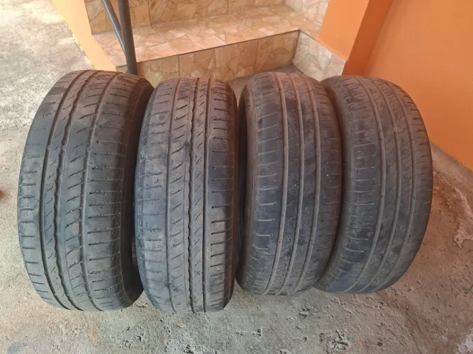 Vende-se um jogo de pneus meia vida aro 15 que foi tirado do cronos.