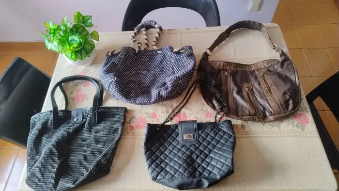 QUATRO BOLSAS USADAS - 30,00