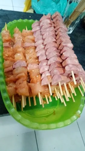 Carnes , Espetinhos, Etc ... Tudo temperado só mandar na grelha na chapa frigideira 