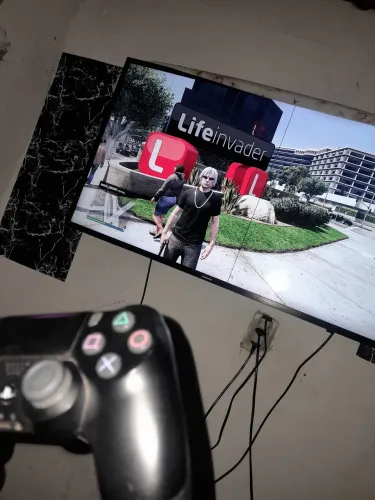 Vendo PS4 semi novo, usando apenas 2 meses 