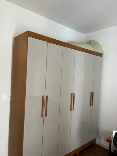 Guarda roupa 6 portas