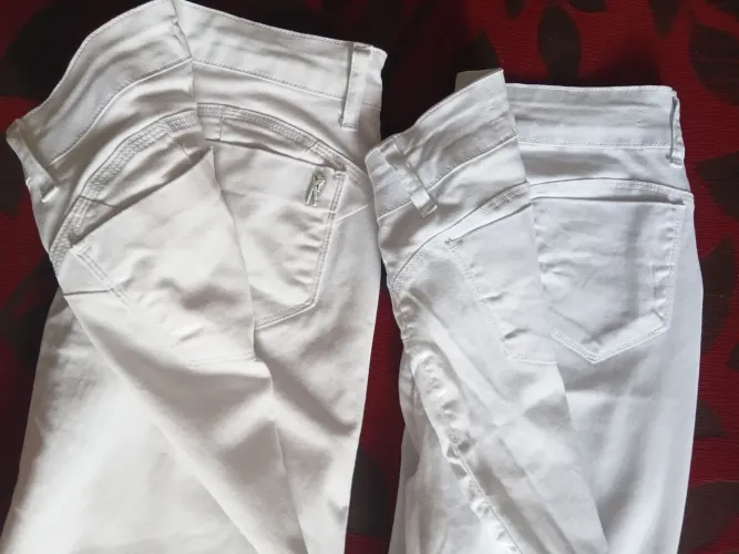 2 Calça brancas NOVAS (Medicina, Enfermagem, Cuidador, Babá)