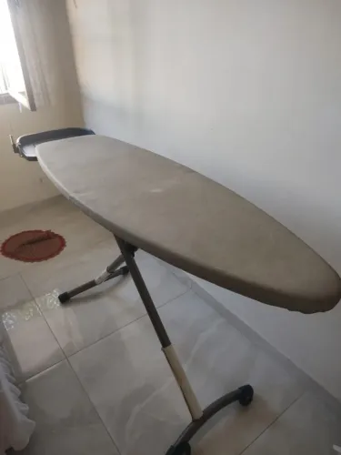 Tábua de Passar Roupas Regulável em Altura - Reforçada