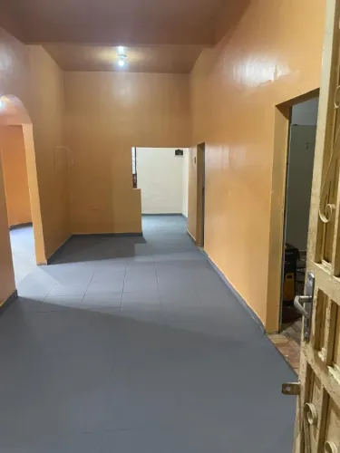Aluga-se casa com 3 quartos