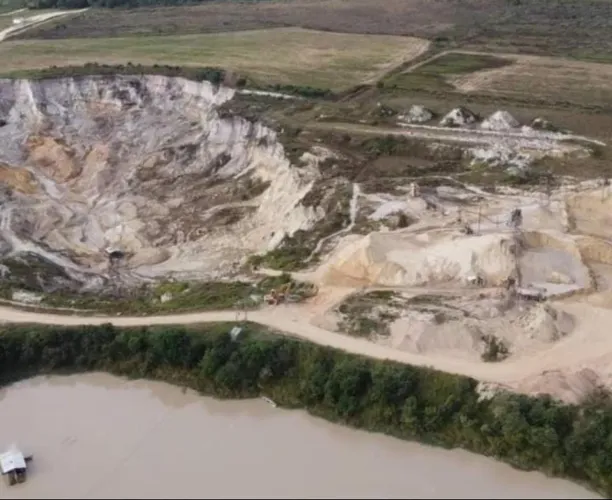 FAZENDA COM PORTO DE AREIA A VENDA NA REGIÃO DE ITAPETININGA-SP ?? Localizada no Município