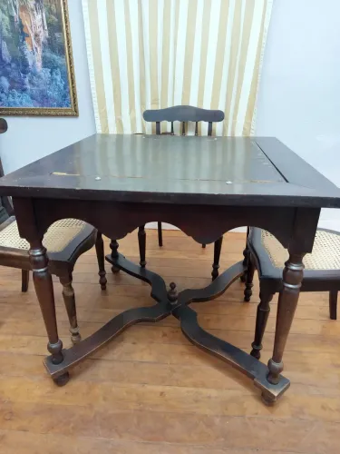 Mesa de jantar com tampo reversível,para carteado. Meu perfil,+ itens a venda