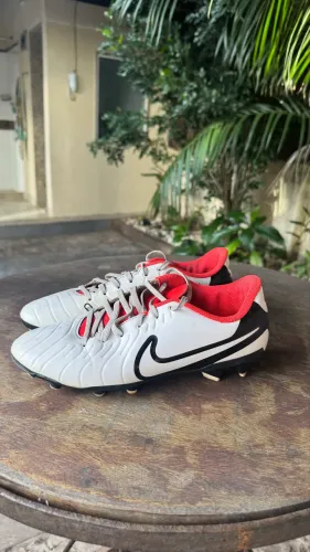 Chuteira Nike Tiempo (Campo)