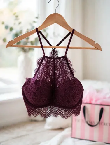 Bralette Renda Vinho Burgundy Victoria's Secret PINK M - Usado uma vez