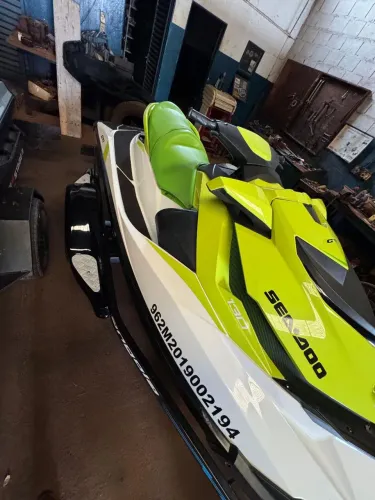 Jet ski