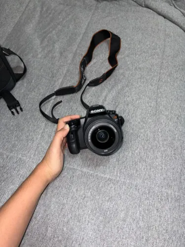 Camera Sony Alpha A37 + Lente 18-55mm