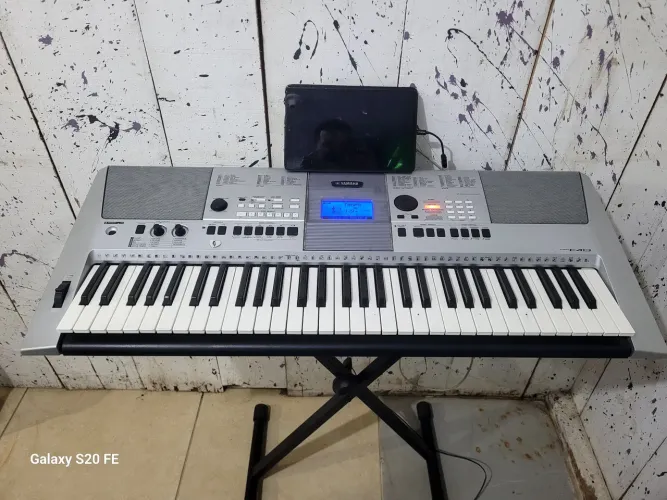Teclado yamaha psr E413