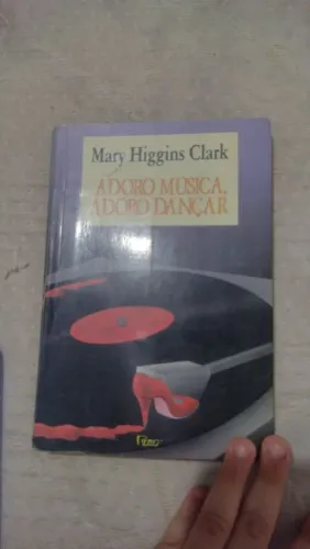 LIVRO: ADORO MÚSICA, ADORO DANÇAR - MARY HIGGINS CLARK