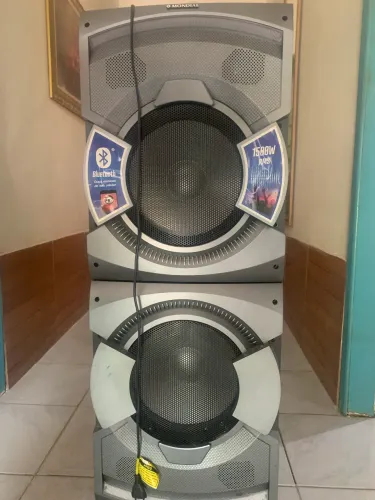 Caixa de som com mesa incorporada troca