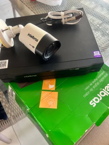 Câmera Intelbras com DVR e HD interno oportunidade 