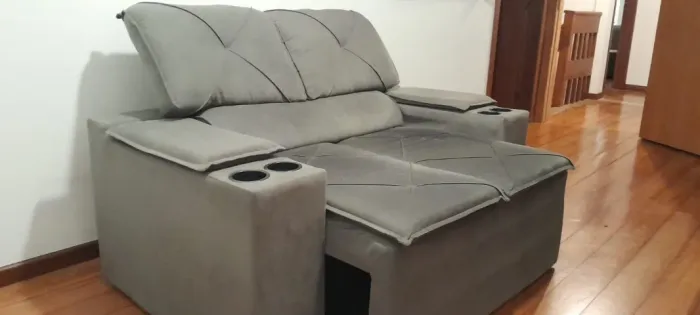 Sofá 2 lugares c/ encosto reclinável e assento retrátil 1,54 cm largura Cinza