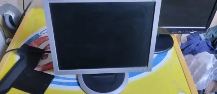 Monitor SAMSUNG NÂO LIGA PARA RETIRADA DE PEÇAS