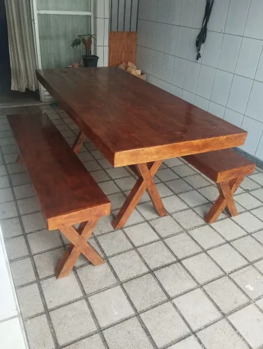 Conjunto mesa rústica em madeira