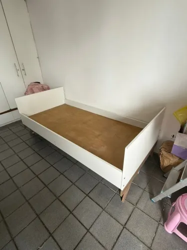 Cama de Solteiro Retrô
