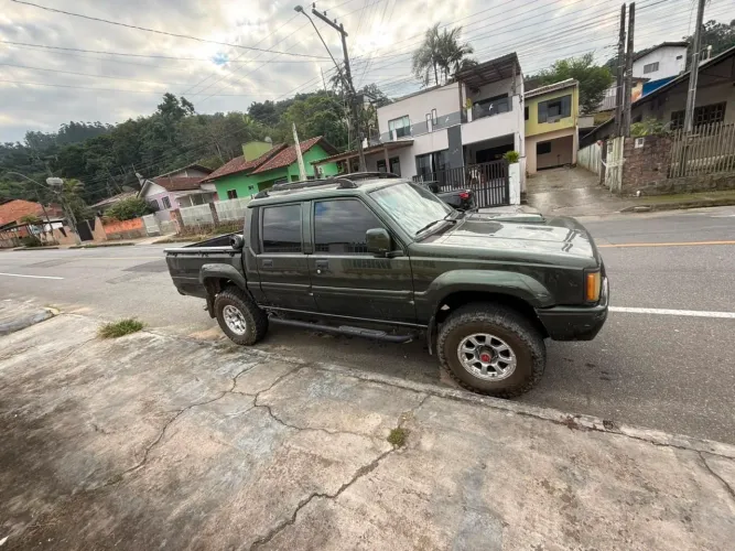 Mitsubishi L200 GLS 2.5 4X4 CD Diesel 2000