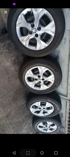 vendo jogo de rodas aro 15 Renault original, com peus em bom estado e as calotas, 4x100