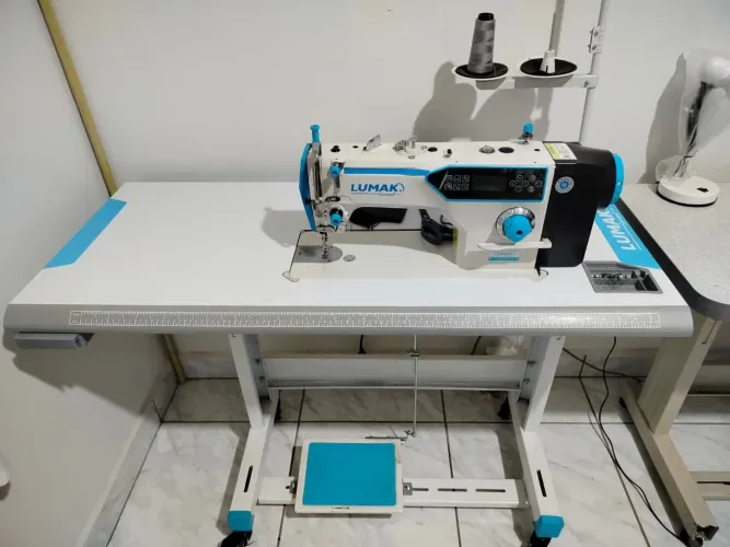 Máquina de costura industrial reta
