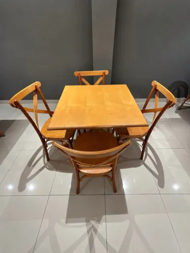 Conjunto de Jantar Moderno: Mesa e Cadeiras Sofisticadas para Restaurante ou Residência