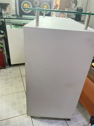 Balcão de recepção com expositor 