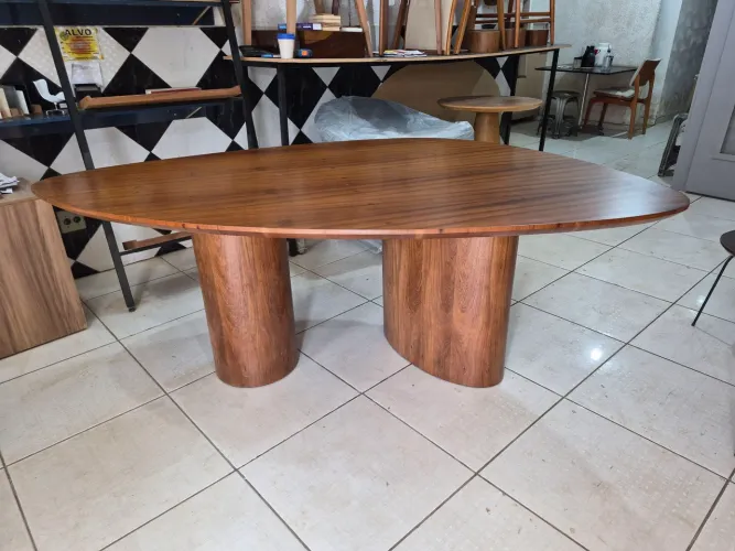 Mesa de jantar formato orgânico
