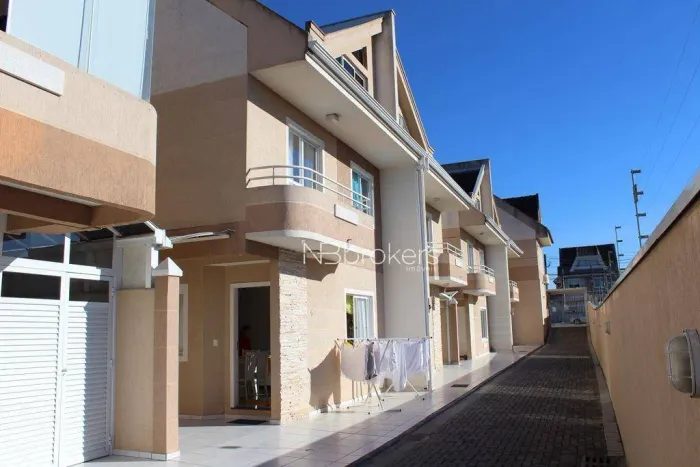 Sobrado com 3 dormitórios à venda, 134 m² por R$ 850.000,00 - Hauer - Curitiba/PR