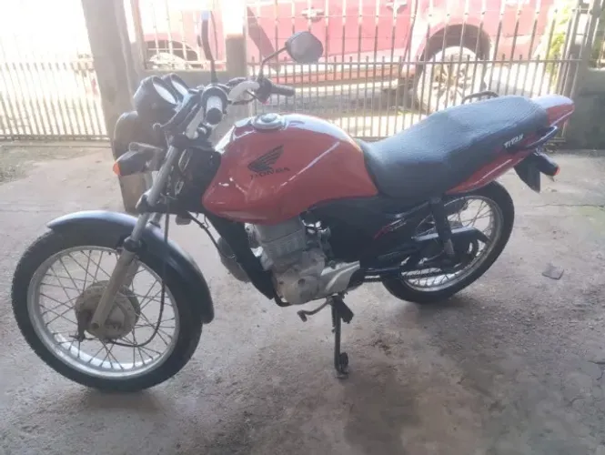 VENDO MOTO HONDA 125 FAM ES  *