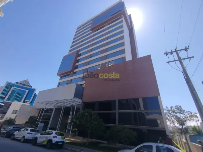 Sala Comercial em Barreiros, São José, 577m², 2 Banheiros para Alugar