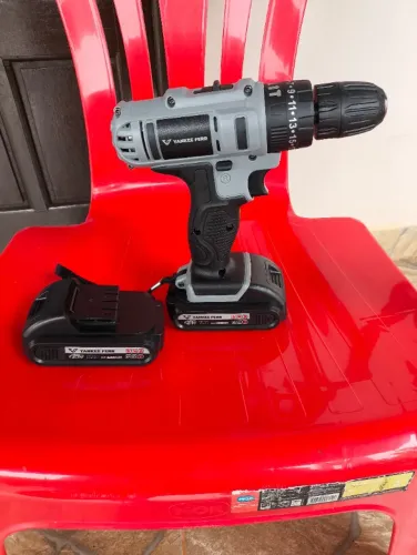 Parafusadeira furadeira 21v com maleta completa