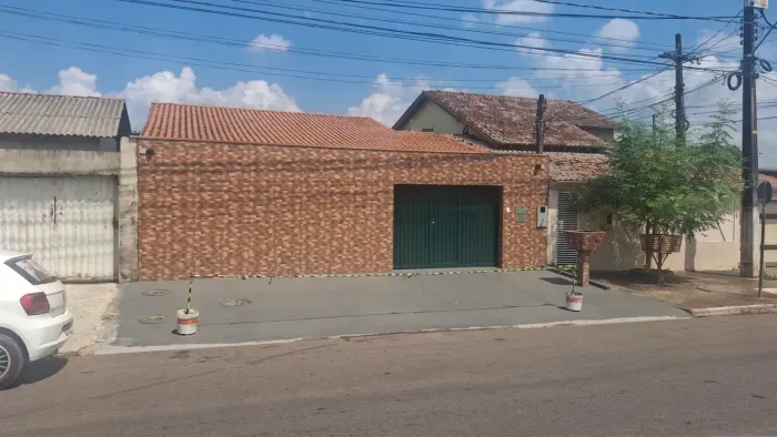 Imóvel para venda possui 200 metros quadrados com 3 quartos em Agenor de Carvalho - Porto