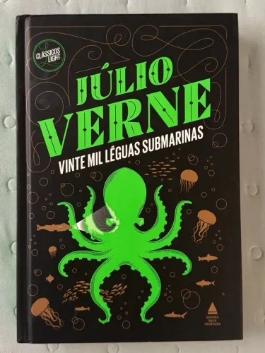 JULIO VERNE - VINTE MIL LÉGUAS SUBMARINAS
