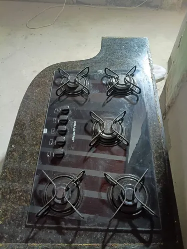 Vendo fogão com bancada semi novo.