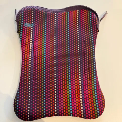 Capa Acolchoada De Neoprene Para Laptop Built Bolinhas coloridas