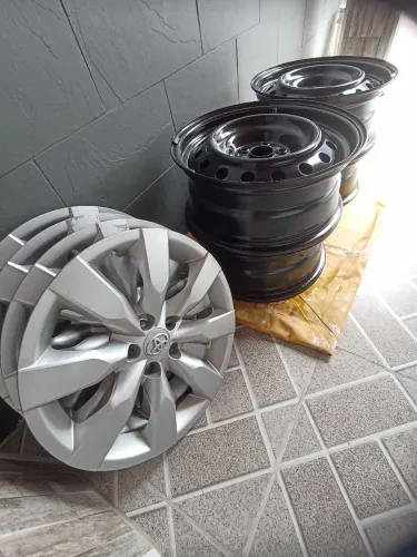 Jogo de rodas Corolla 2016 furação 5x100 com calotas originais 