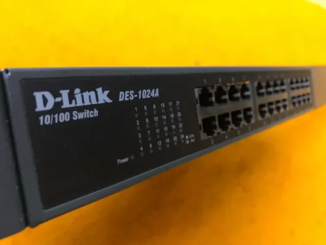Switch De Rede D-Link DES-1024A 24 Portas Rack Metal