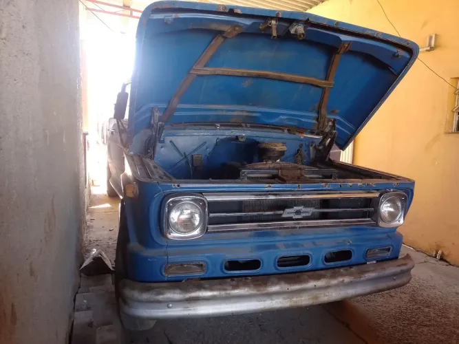 Caminhão chefrolet 1975 gasolina todo original funcionando perfeitamente sem carroceria fi