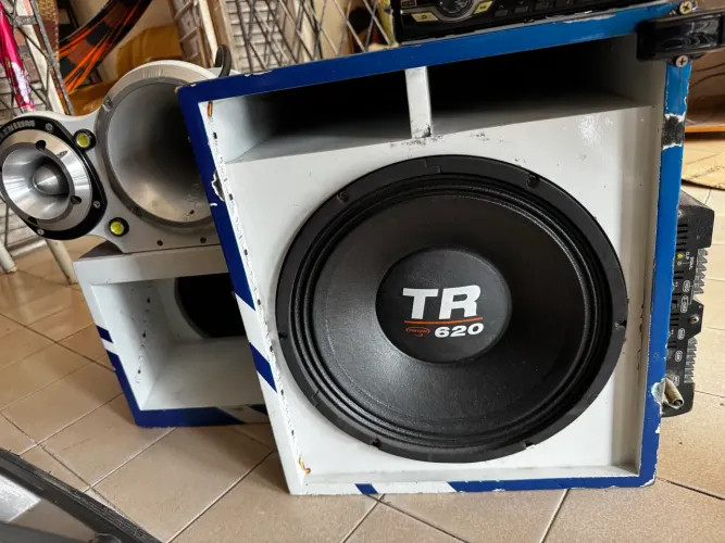 CAIXA TRIO DE 12?