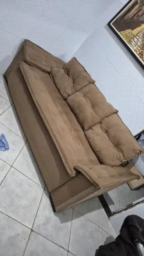 Sofá 3 lugares com almofadas