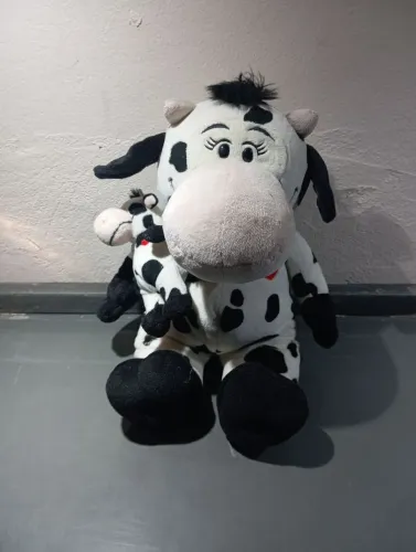 Bicho de pelúcia Vaquinha Nestlé com filhote