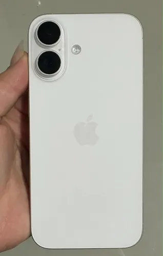 iPhone 16 - sem marcas de uso, bateria 100%
