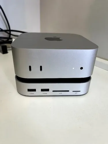 Mac Mini 2024 - 256 GB + Dock U Green com SSD de 1 TB