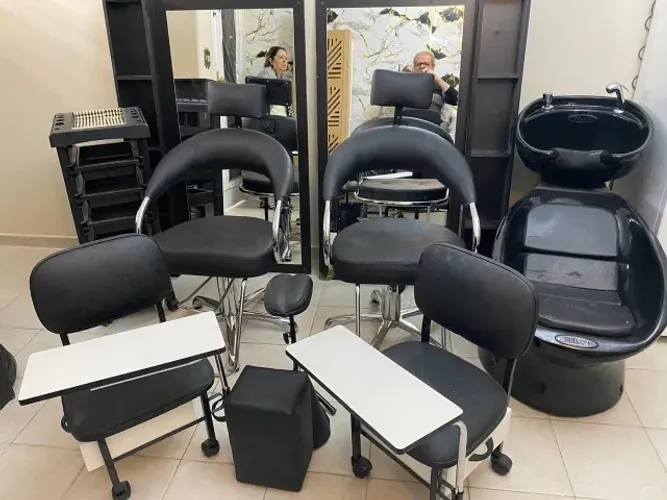 VENDO URGENTE MOVEIS PARA SALÃO DE CABELEREIRO PARA RETIRAR HOJE